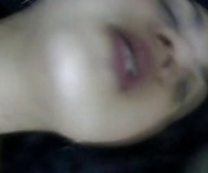 Linda garota fodida e obter em sua boca.