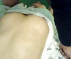 Menina cazaque fica fodida por seu bf Cazaque e seu amigo