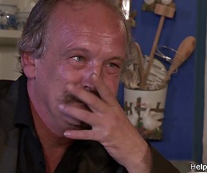 Mulher gostosa chupa e fode estranho
